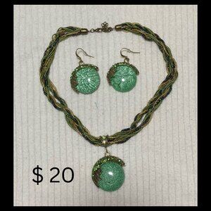 Acrylic necklace with earrings